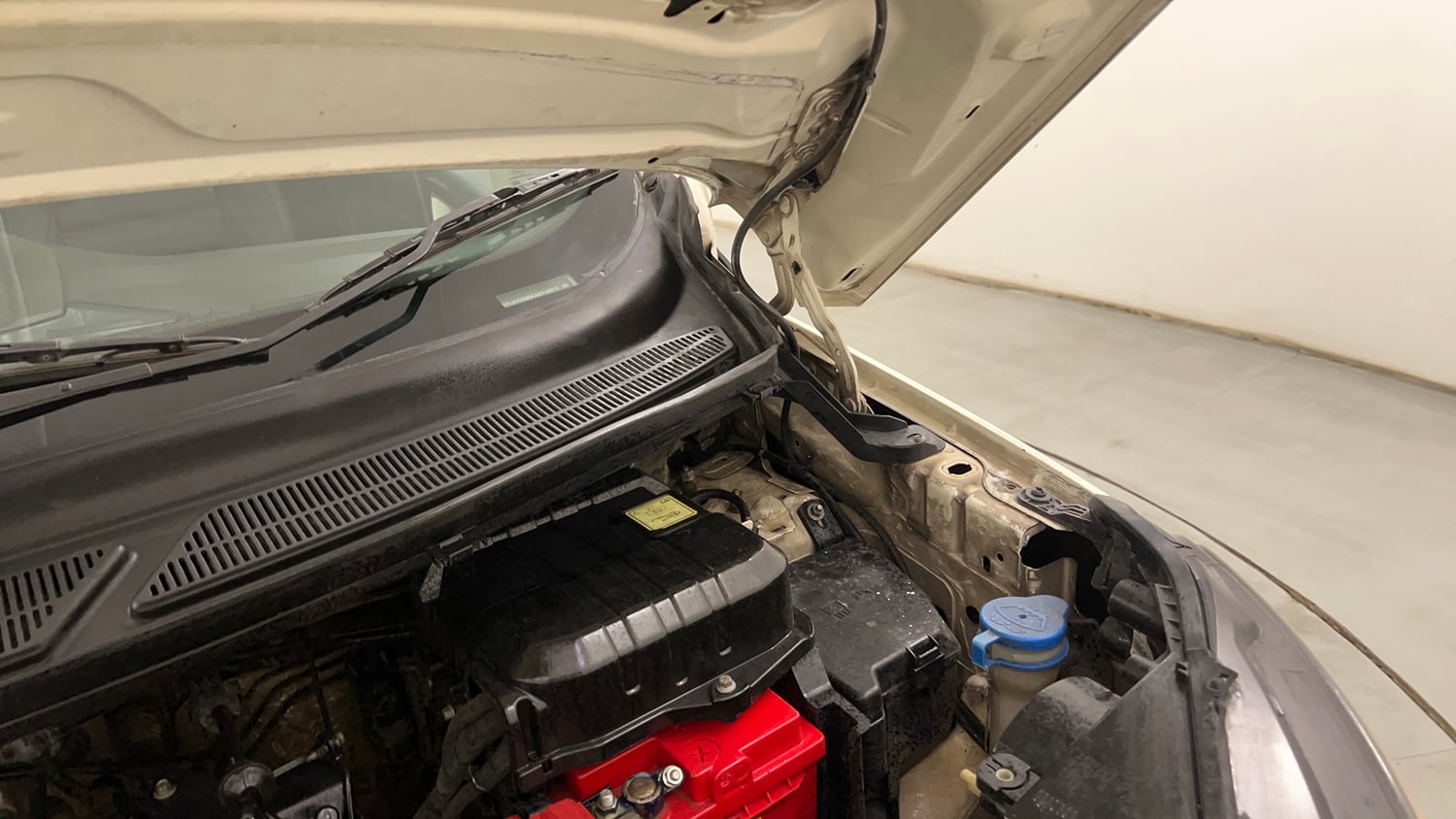 Used 2014 Ford EcoSport Titanium 1.5 TDCi (Opt) Diesel Manual engine ENGINE LEFT SIDE HINGE & APRON VIEW