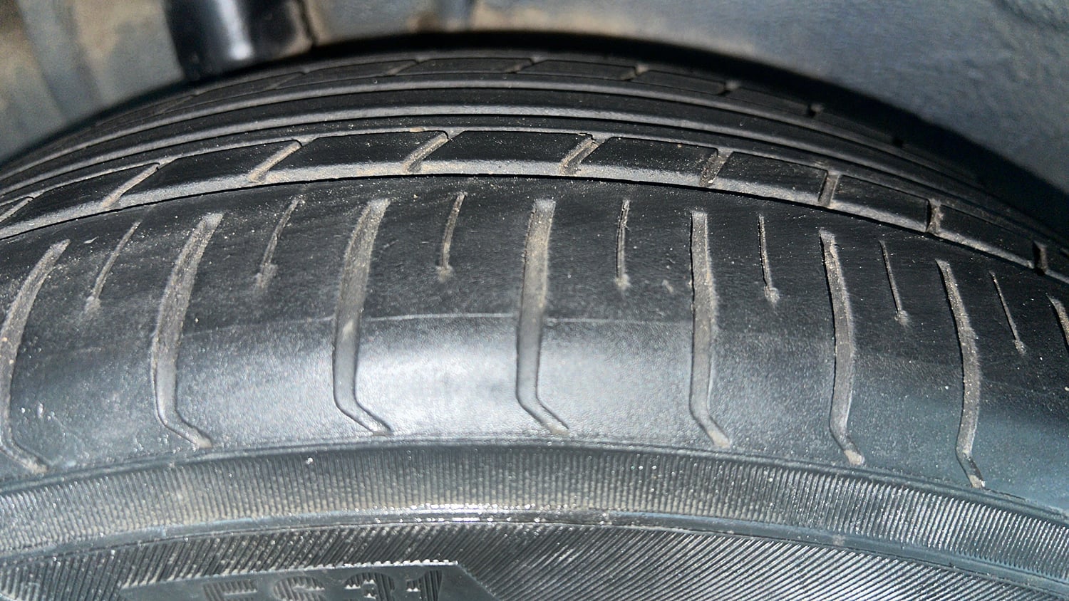Used 2017 Maruti Suzuki Ignis Alpha 1.2 MT Petrol Manual tyres RIGHT REAR TYRE TREAD VIEW
