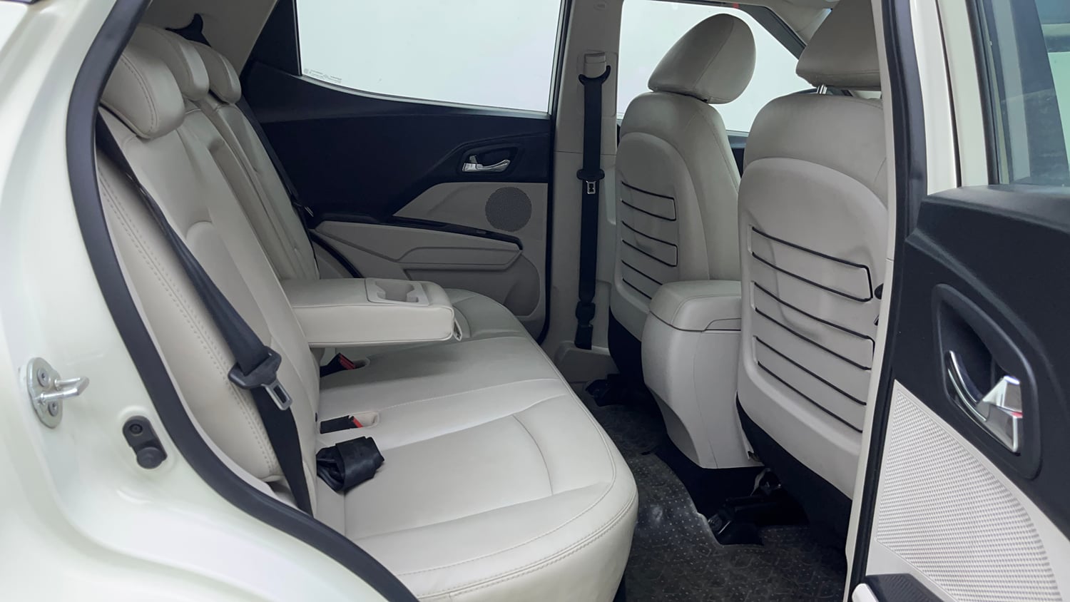 Used 2021 Mahindra XUV 300 W8 (O) 1.5 Diesel AMT Diesel Automatic interior RIGHT SIDE REAR DOOR CABIN VIEW