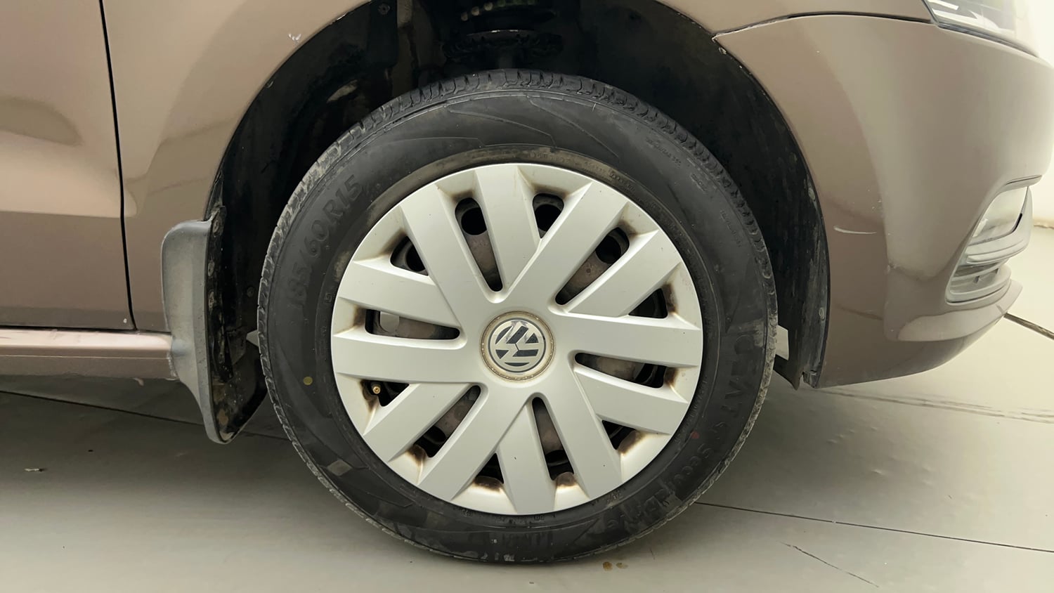Used 2016 Volkswagen Polo Comfortline 1.2L (P) Petrol Manual tyres RIGHT FRONT TYRE RIM VIEW