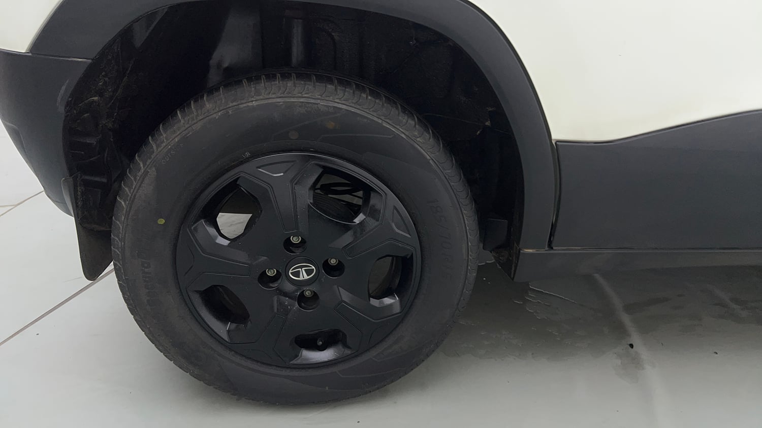 Used 2023 Tata Punch Accomplished MT Petrol Manual tyres RIGHT REAR TYRE RIM VIEW