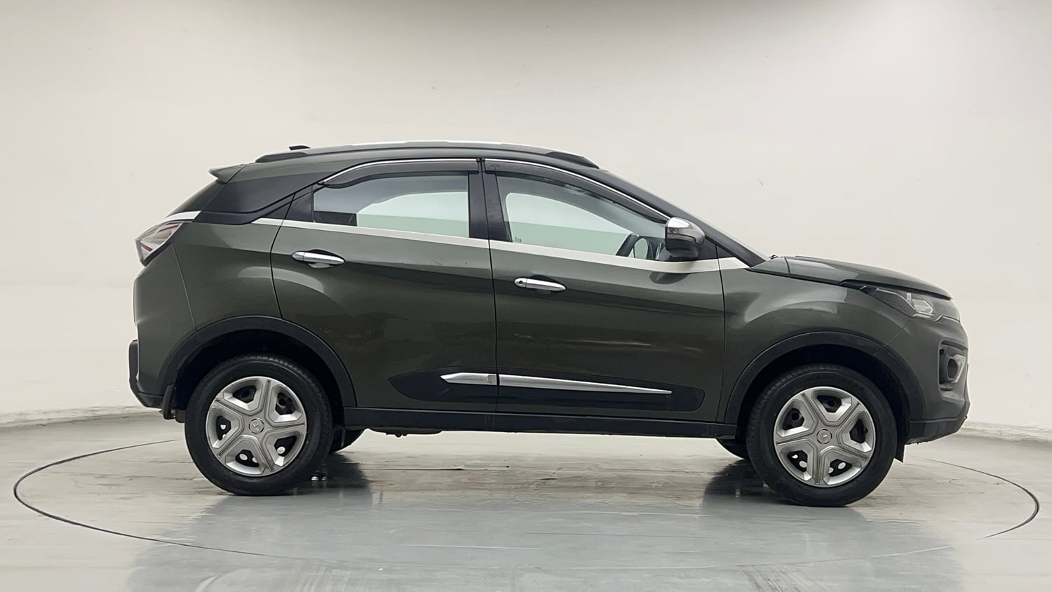 Used 2022 Tata Nexon XMA Plus (S) Petrol Automatic exterior RIGHT SIDE VIEW
