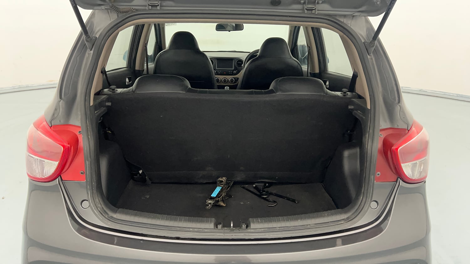 Used 2020 Hyundai Grand i10 Sportz 1.2 Kappa VTVT Petrol Manual interior DICKY INSIDE VIEW