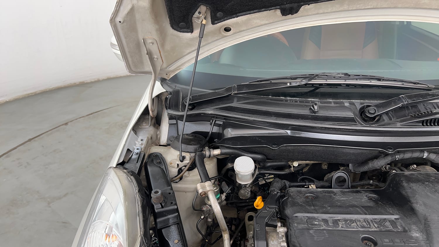 Used 2013 Maruti Suzuki Swift VDi Diesel Manual engine ENGINE RIGHT SIDE HINGE & APRON VIEW