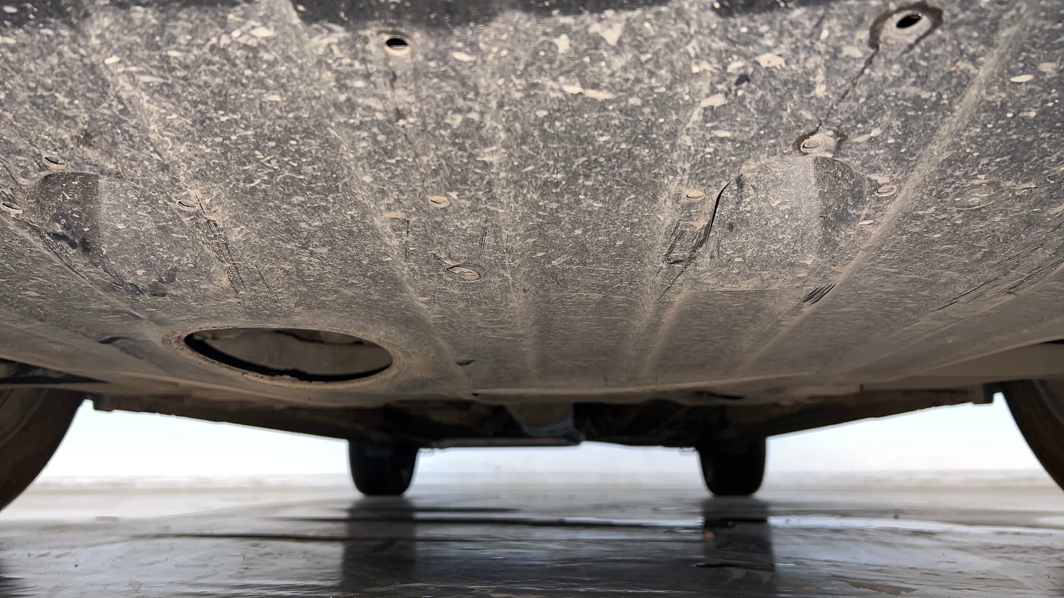 Used 2024 Hyundai Verna SX (O) 1.5 Turbo Petrol DCT Petrol Automatic extra FRONT LEFT UNDERBODY VIEW