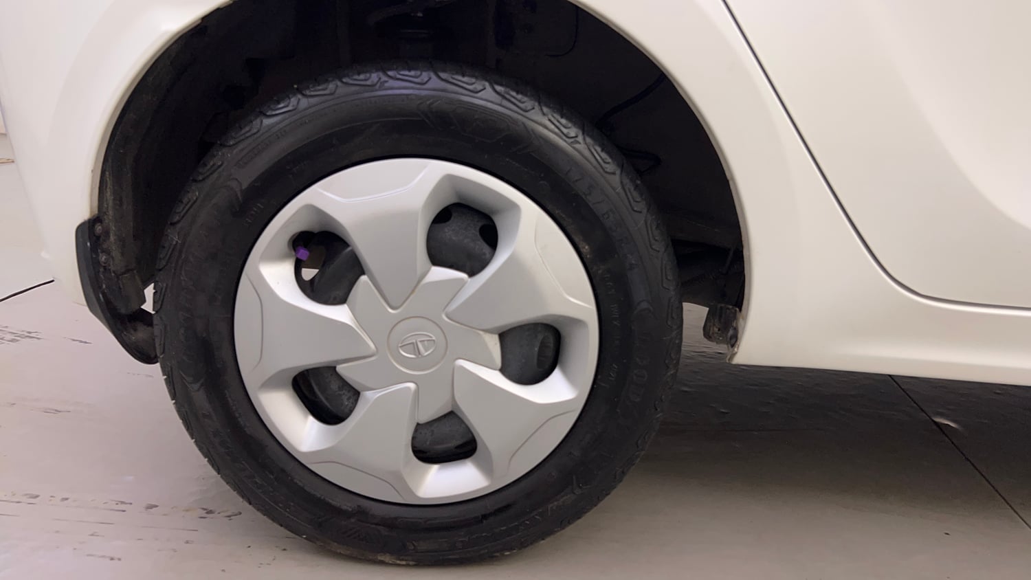 Used 2021 Tata Tiago XT Petrol Manual tyres RIGHT REAR TYRE RIM VIEW