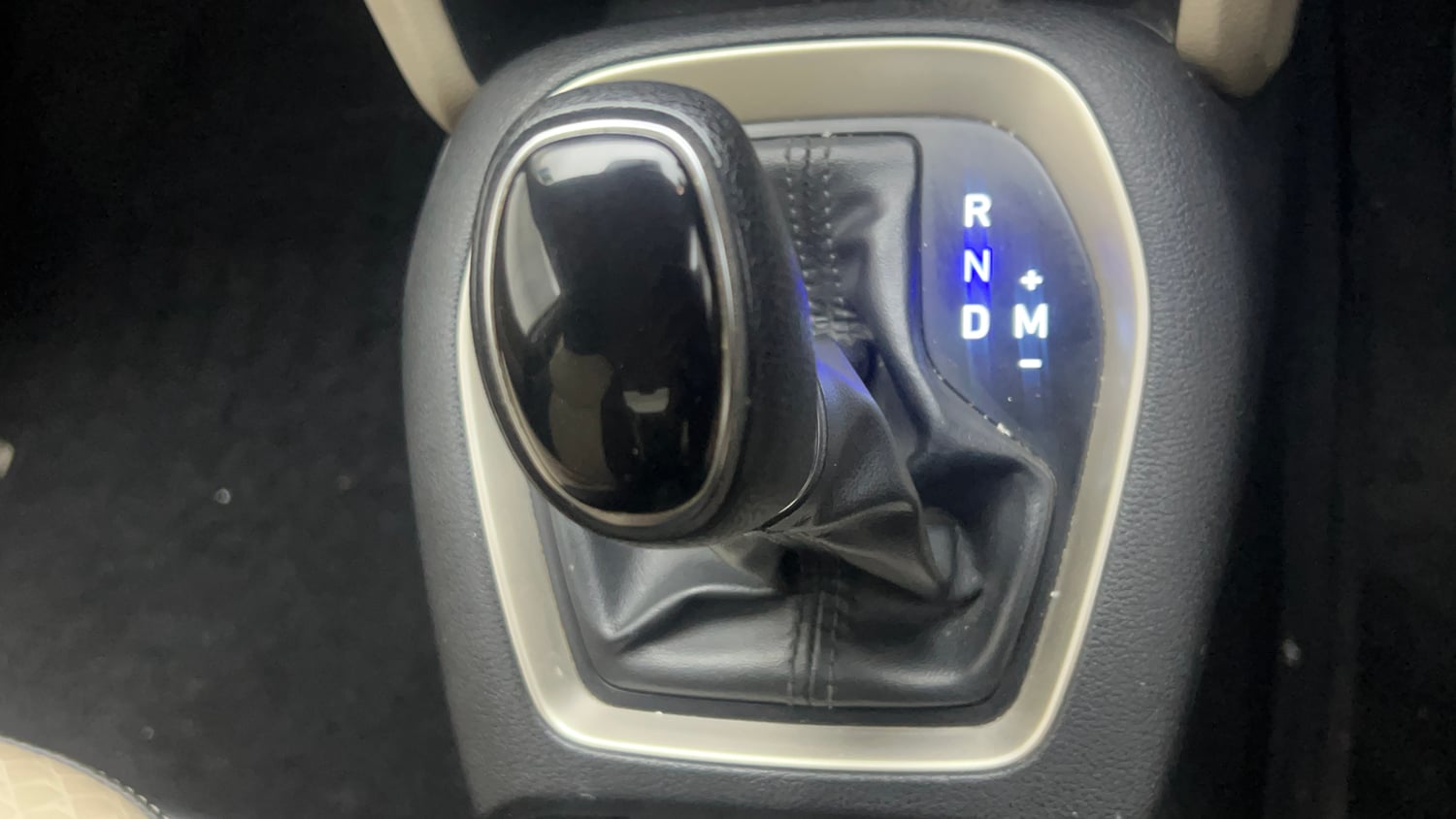 Used 2019 Hyundai Santro Sportz AMT Petrol Automatic interior GEAR  KNOB VIEW