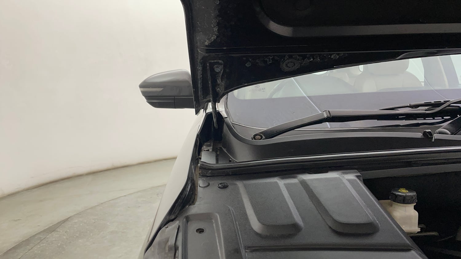 Used 2021 MG Motors Hector Sharp 1.5 Petrol CVT Petrol Automatic engine ENGINE RIGHT SIDE HINGE & APRON VIEW