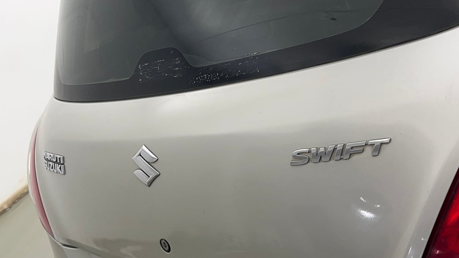 Used 2017 Maruti Suzuki Swift Lxi (O) Petrol Manual dents MINOR SCRATCH