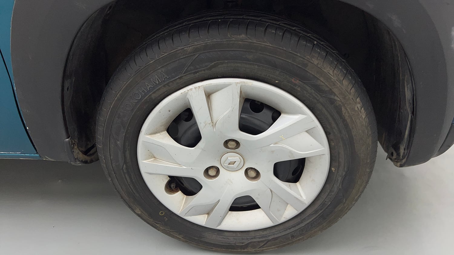 Used 2021 Renault Kwid RXT 1.0 AMT Opt Petrol Automatic tyres RIGHT FRONT TYRE RIM VIEW
