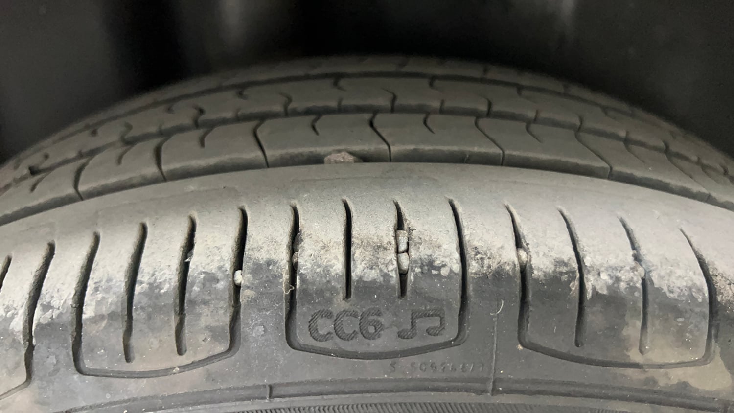 Used 2016 Volkswagen Ameo Highline1.2L (P) Petrol Manual tyres RIGHT REAR TYRE TREAD VIEW