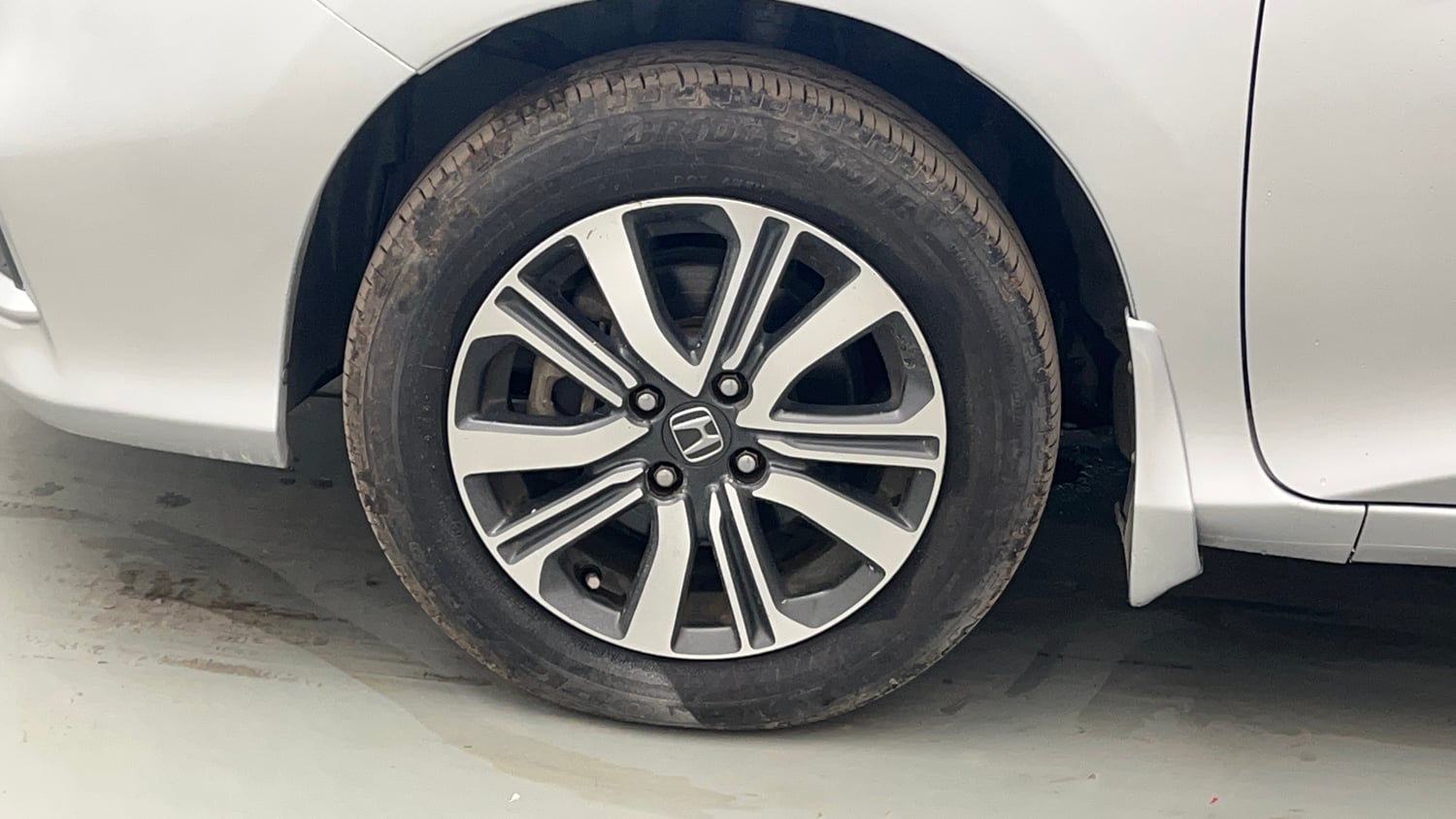 Used 2018 Honda City V Petrol Petrol Manual tyres LEFT FRONT TYRE RIM VIEW