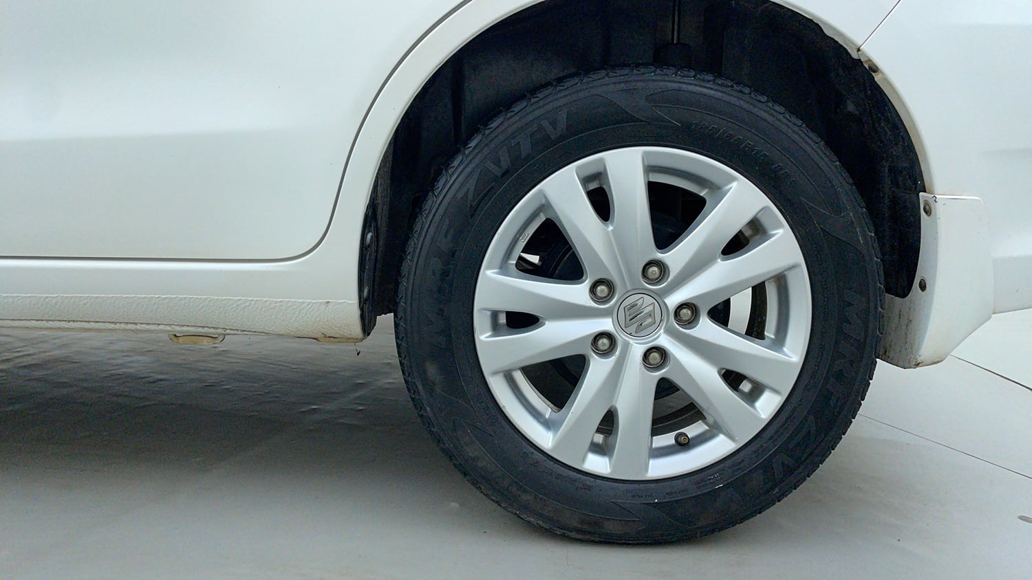 Used 2016 Maruti Suzuki Ertiga ZXI+ Petrol Manual tyres LEFT REAR TYRE RIM VIEW