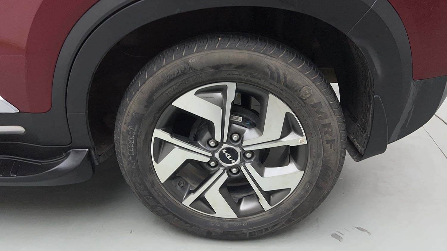 Used 2023 Kia Sonet HTX 1.0 iMT Petrol Manual tyres LEFT REAR TYRE RIM VIEW
