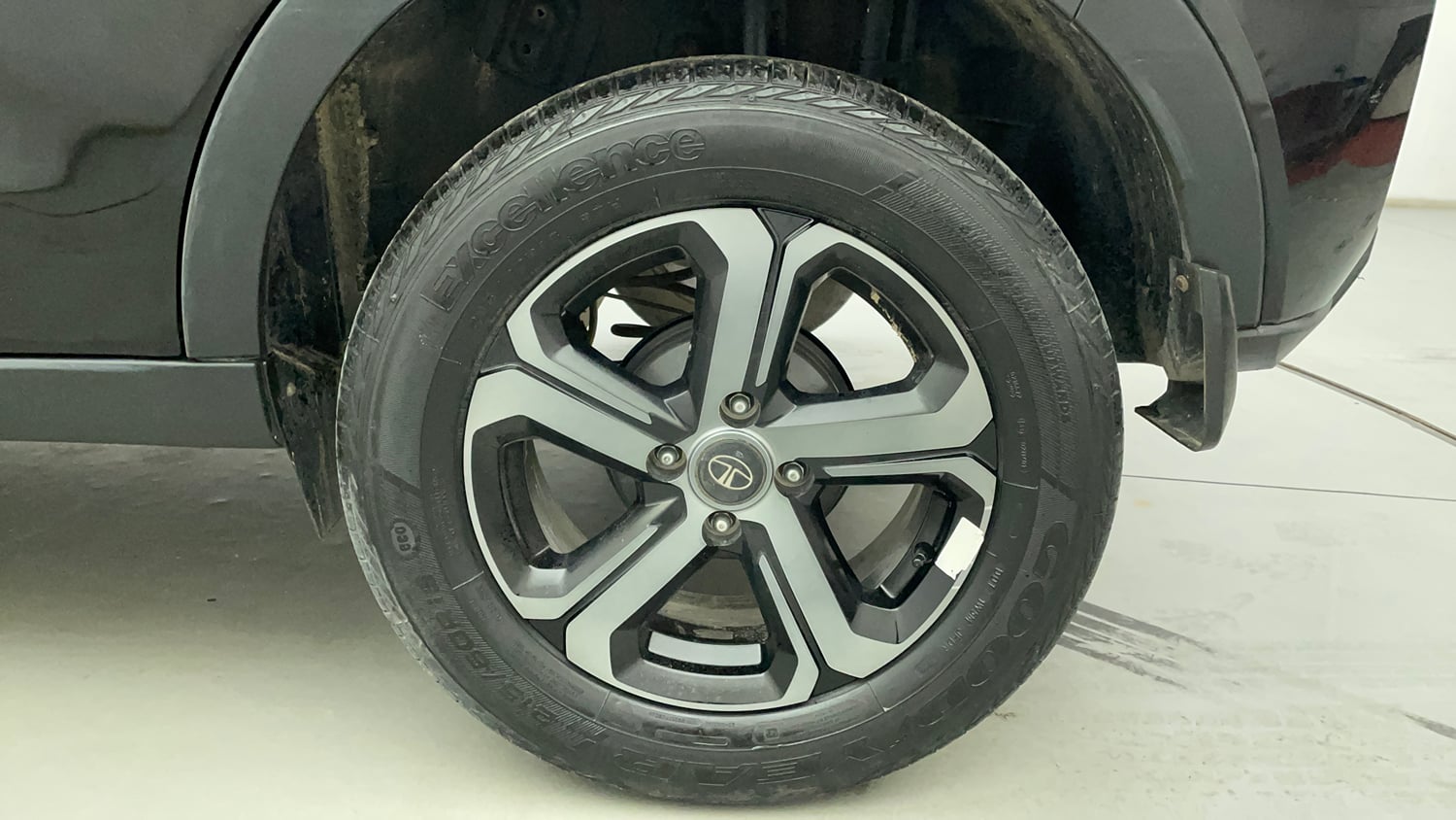 Used 2023 Tata Nexon XZA Plus LUXS Diesel Red Dark Edition Diesel Automatic tyres LEFT REAR TYRE RIM VIEW