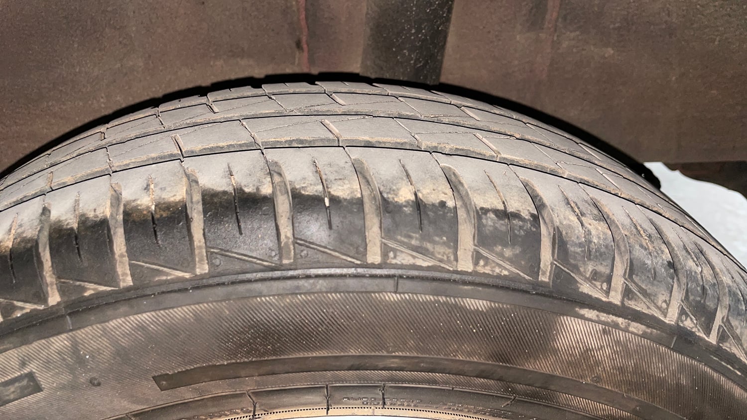 Used 2024 Renault Kwid RXL (O) 1.0 Petrol Manual tyres LEFT REAR TYRE TREAD VIEW