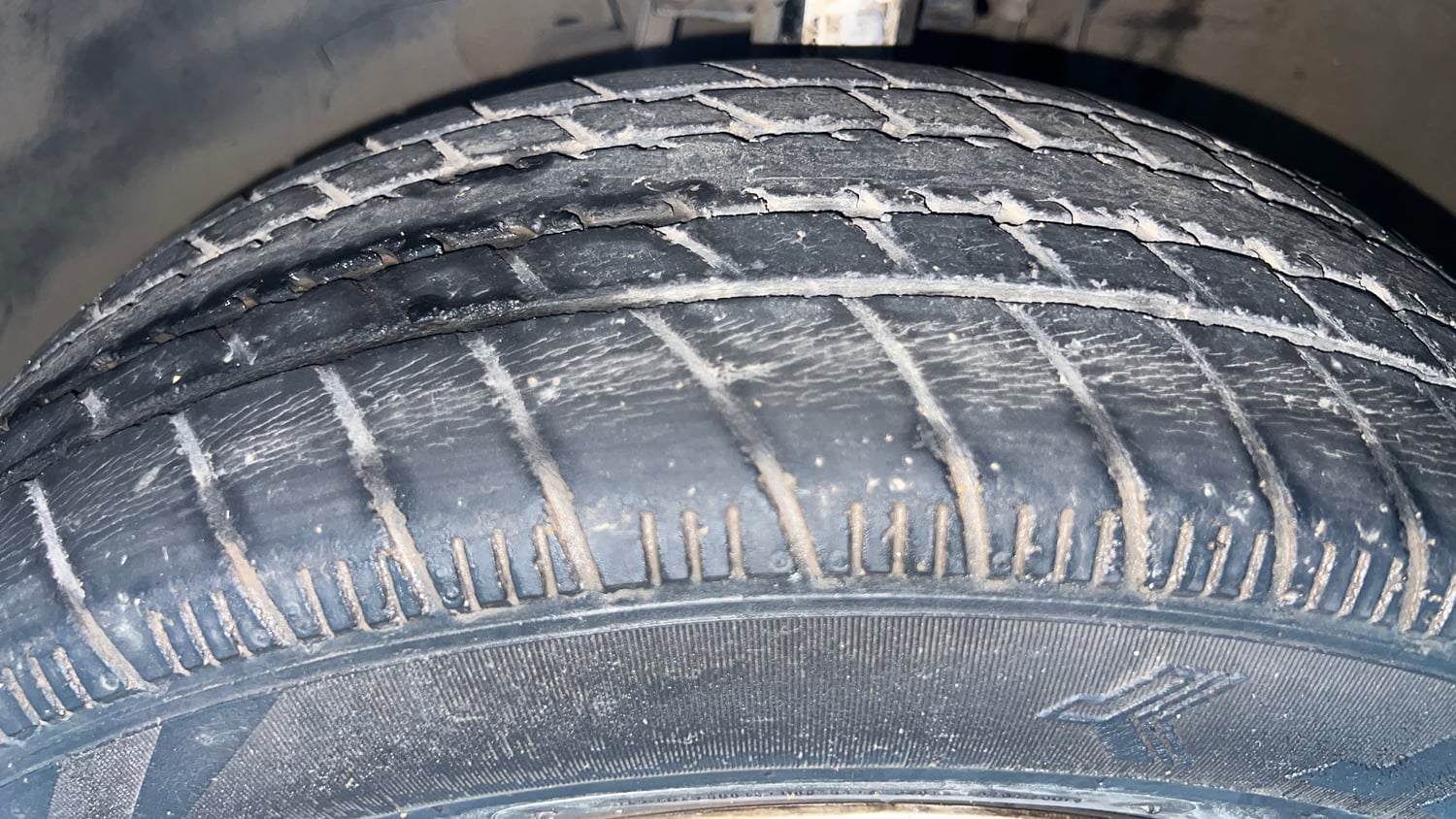 Used 2017 Volkswagen Ameo Trendline 1.2L (P) Petrol Manual tyres LEFT FRONT TYRE TREAD VIEW