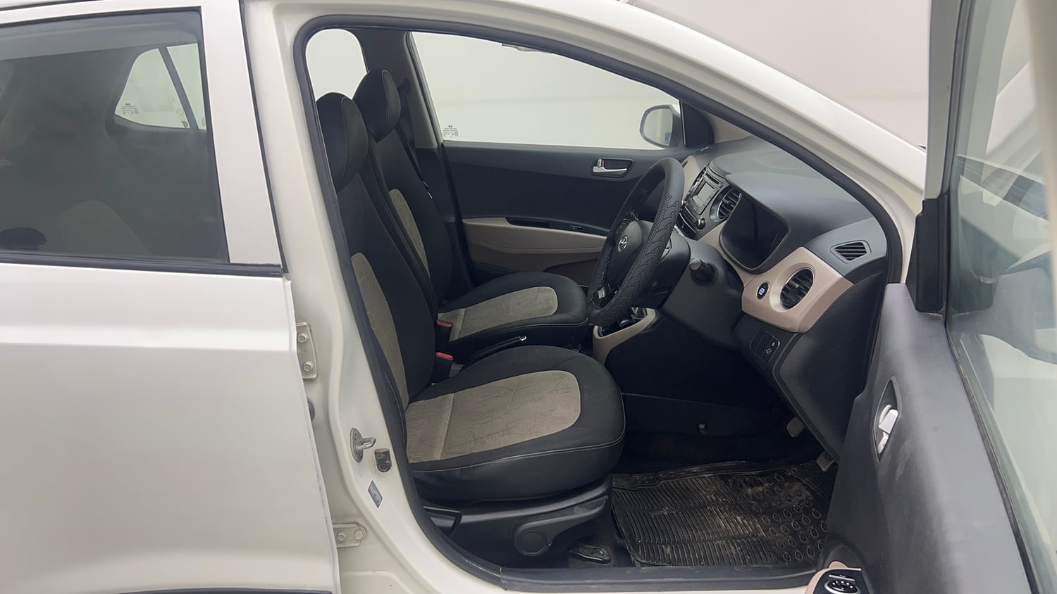 Used 2016 Hyundai Grand i10 Asta 1.2 Kappa VTVT Petrol Manual interior RIGHT SIDE FRONT DOOR CABIN VIEW