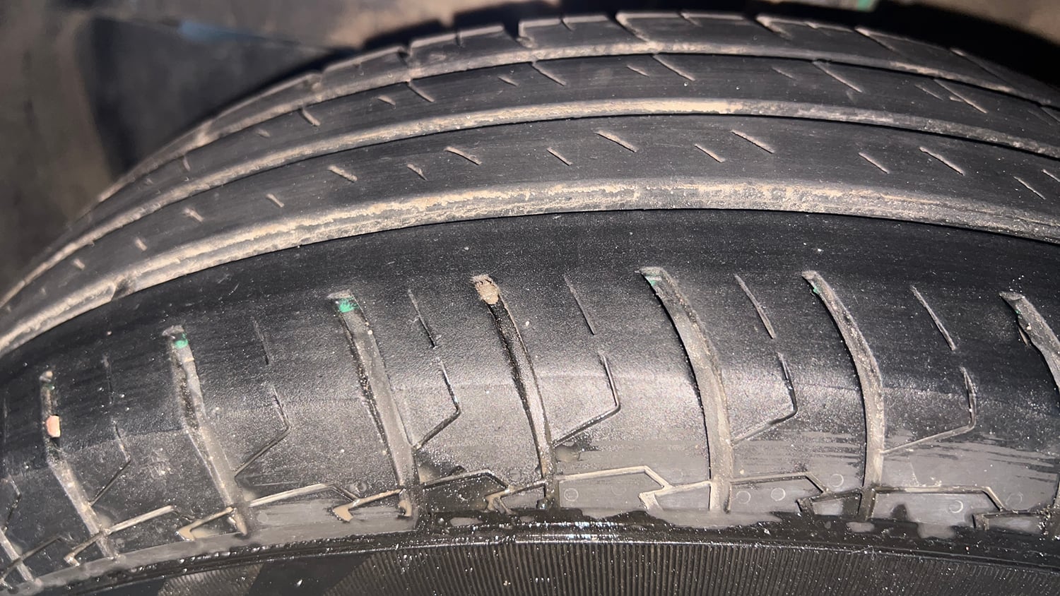 Used 2022 Maruti Suzuki Swift VXi Petrol Manual tyres LEFT FRONT TYRE TREAD VIEW