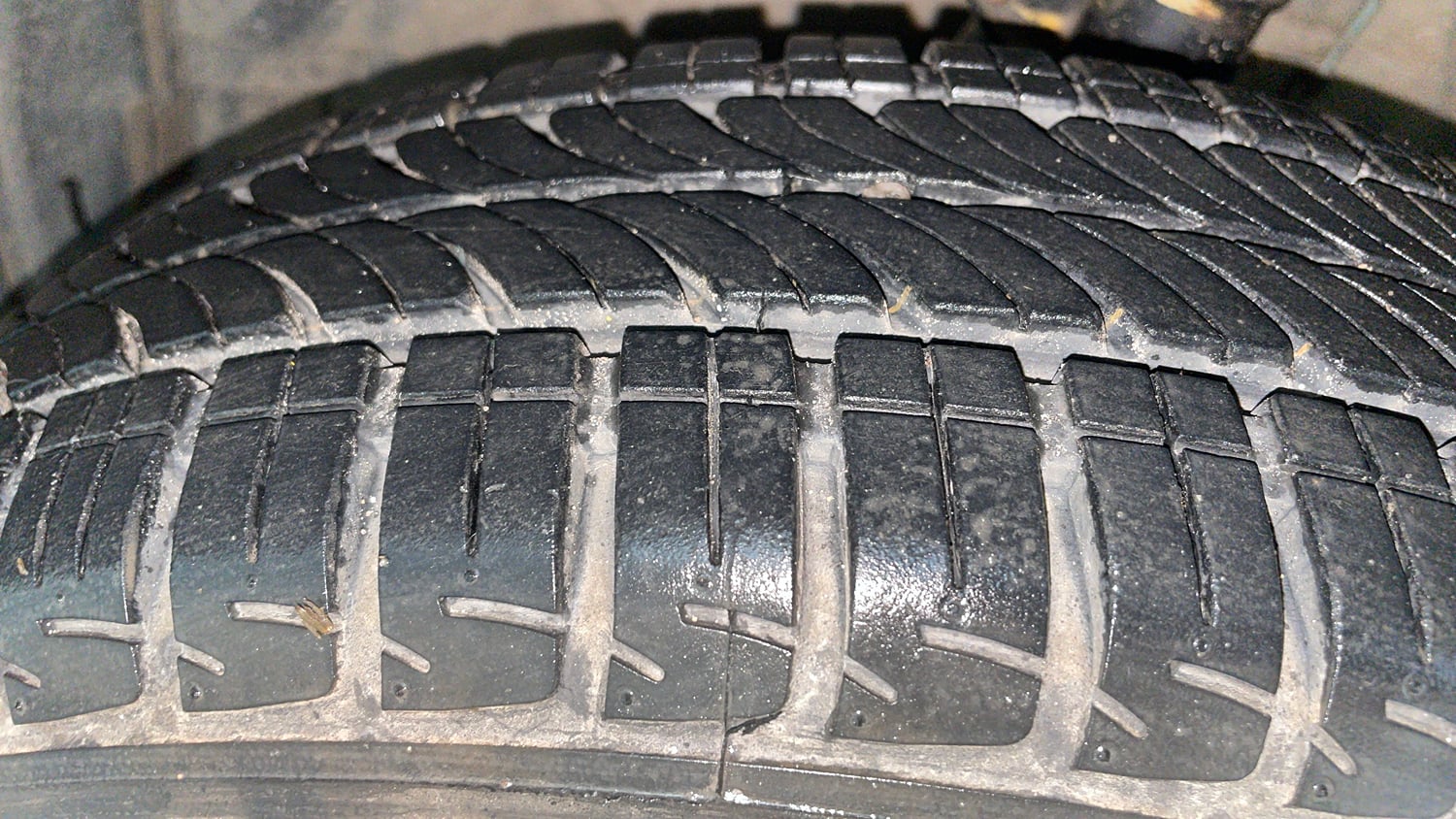 Used 2013 Honda City 1.5 V MT Petrol Manual tyres LEFT FRONT TYRE TREAD VIEW