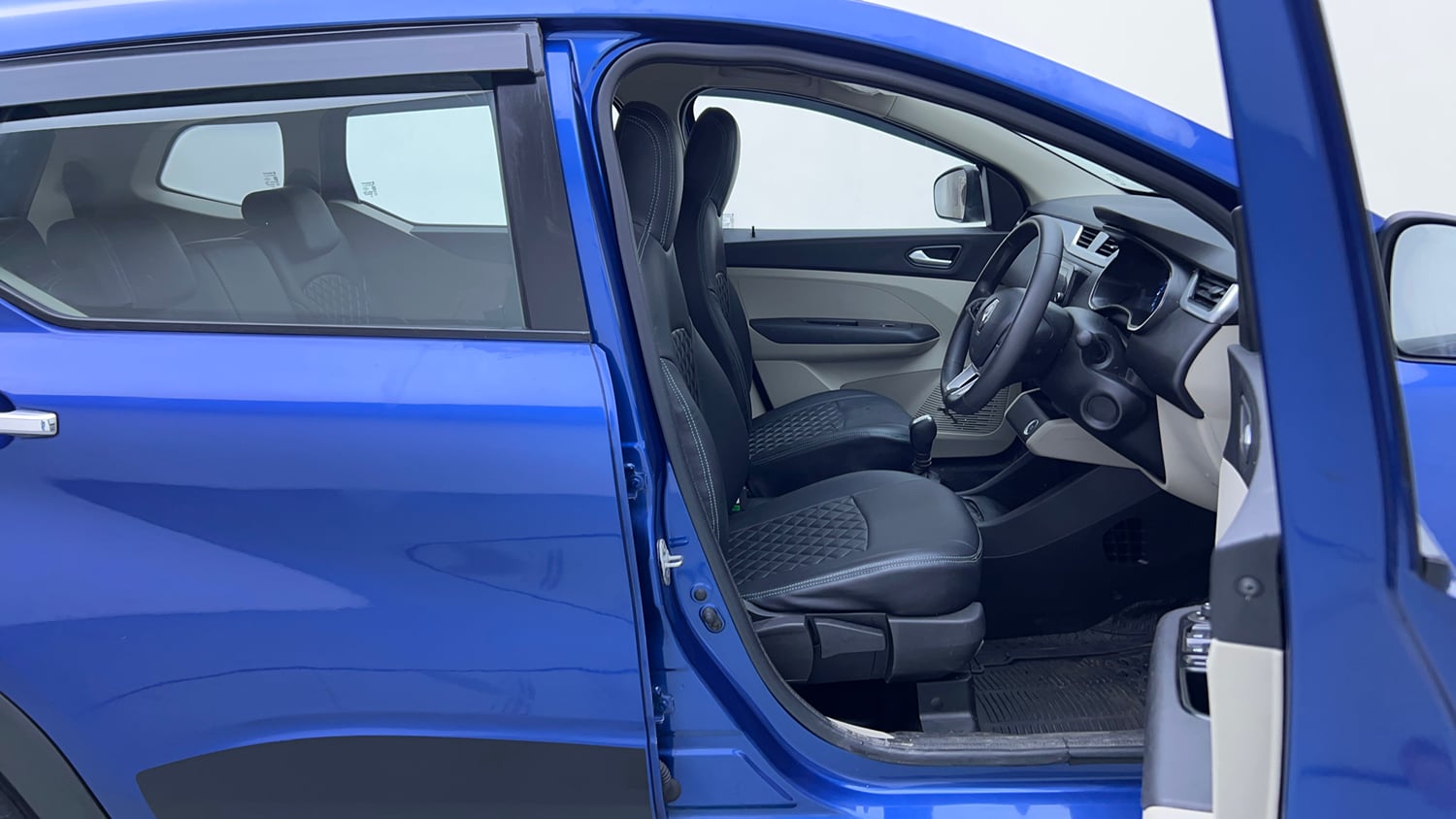 Used 2023 Renault Triber RXZ EASY-R AMT Petrol Automatic interior RIGHT SIDE FRONT DOOR CABIN VIEW