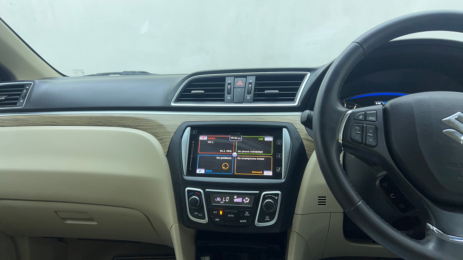 Used 2018 Maruti Suzuki Ciaz Alpha Hybrid 1.5 Petrol Manual top_features Integrated (in-dash) music system