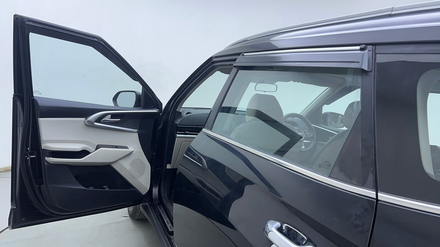 Used 2022 Kia Carens Prestige Plus 1.4 Petrol MT 7 STR Petrol Manual interior LEFT FRONT DOOR OPEN VIEW