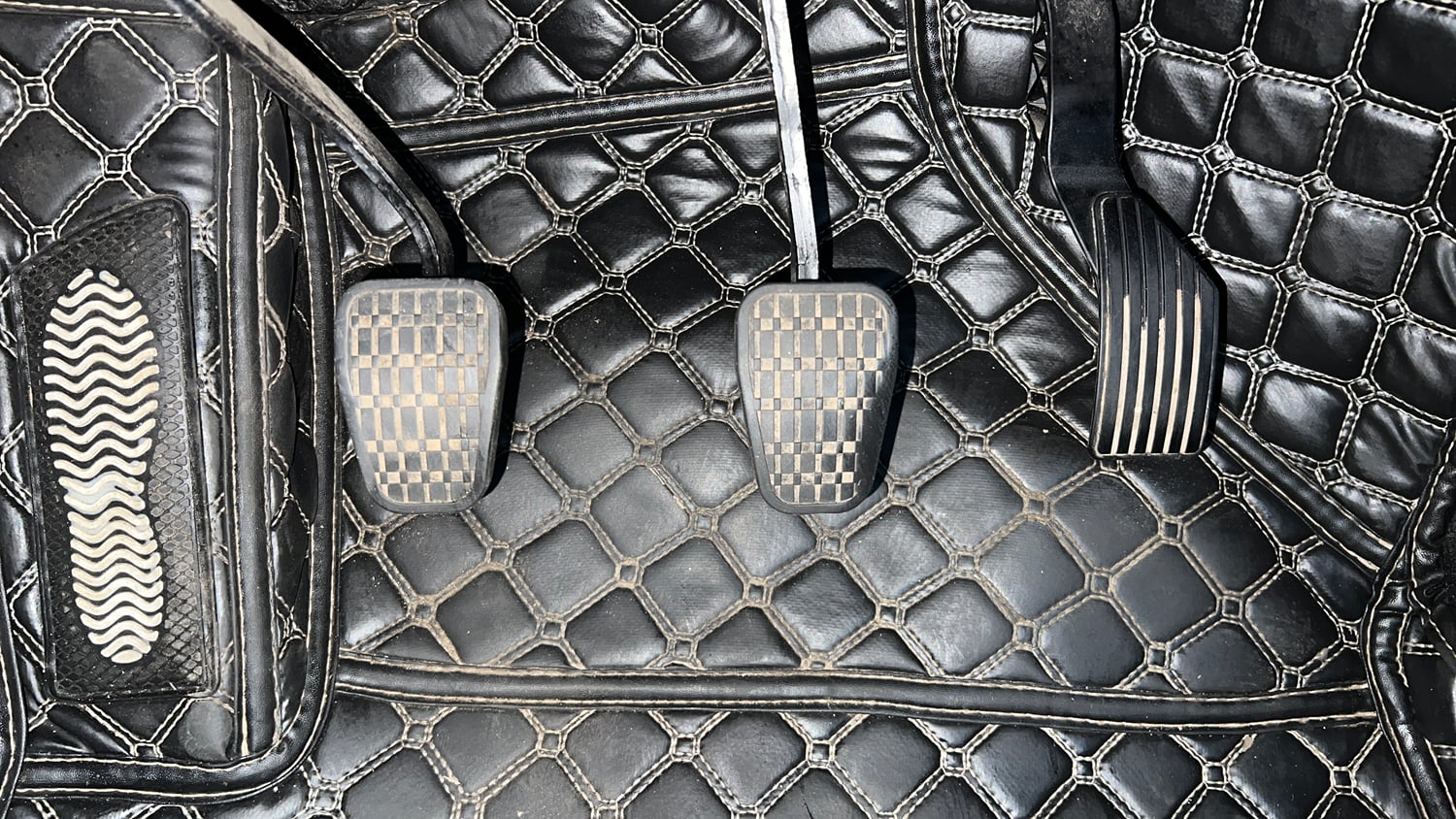 Used 2023 Tata Punch Accomplished MT Petrol Manual interior PEDALS VIEW