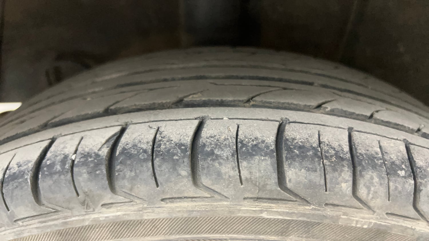 Used 2014 Hyundai Grand i10 Asta 1.2 Kappa VTVT (O) Petrol Manual tyres RIGHT REAR TYRE TREAD VIEW