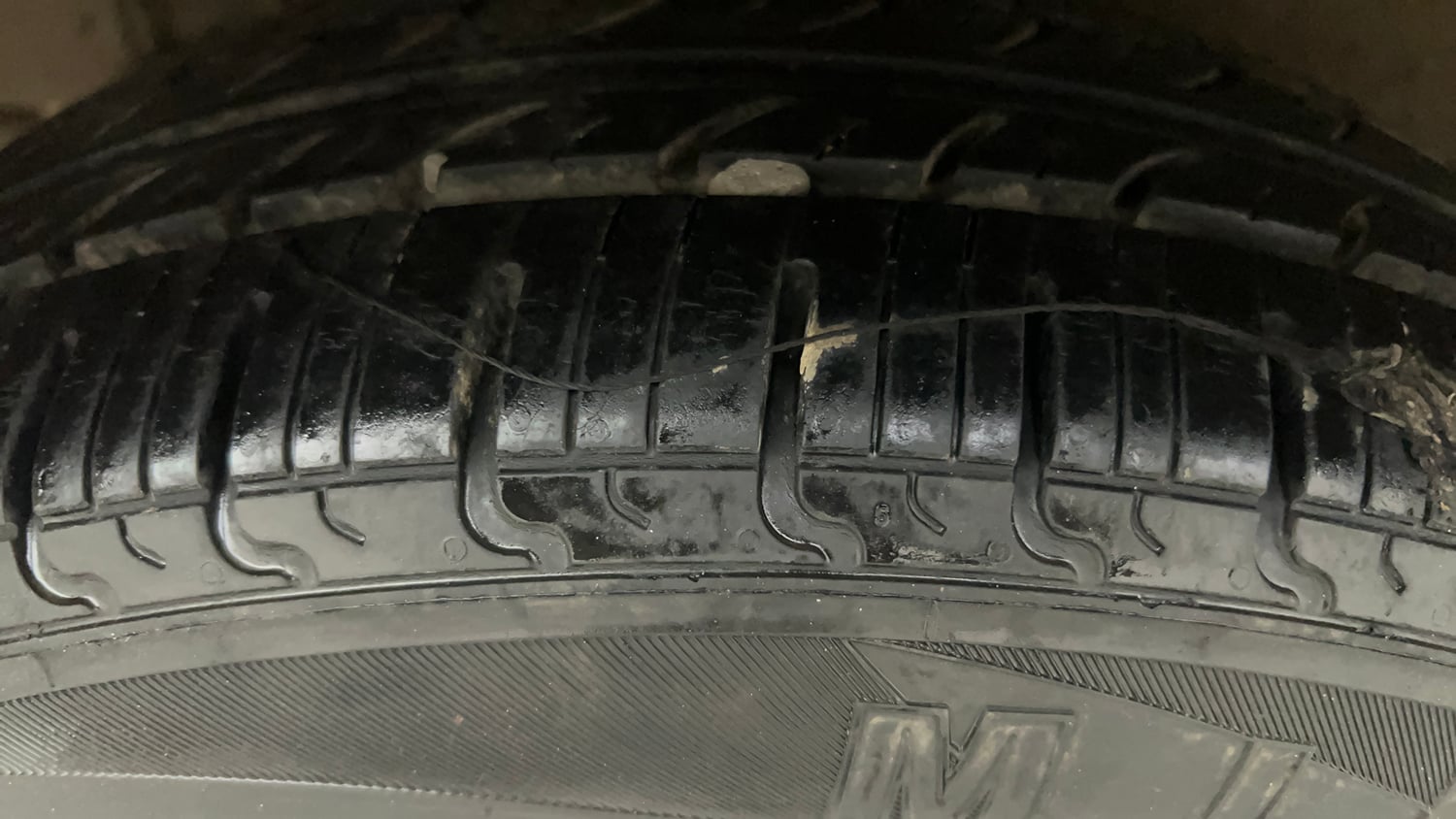 Used 2015 Hyundai Grand i10 Sportz 1.2 Kappa VTVT Petrol Manual tyres RIGHT REAR TYRE TREAD VIEW