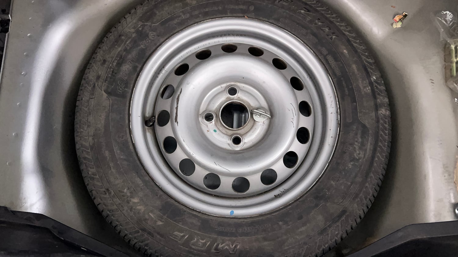 Used 2017 Maruti Suzuki Swift Lxi (O) Petrol Manual tyres SPARE TYRE VIEW