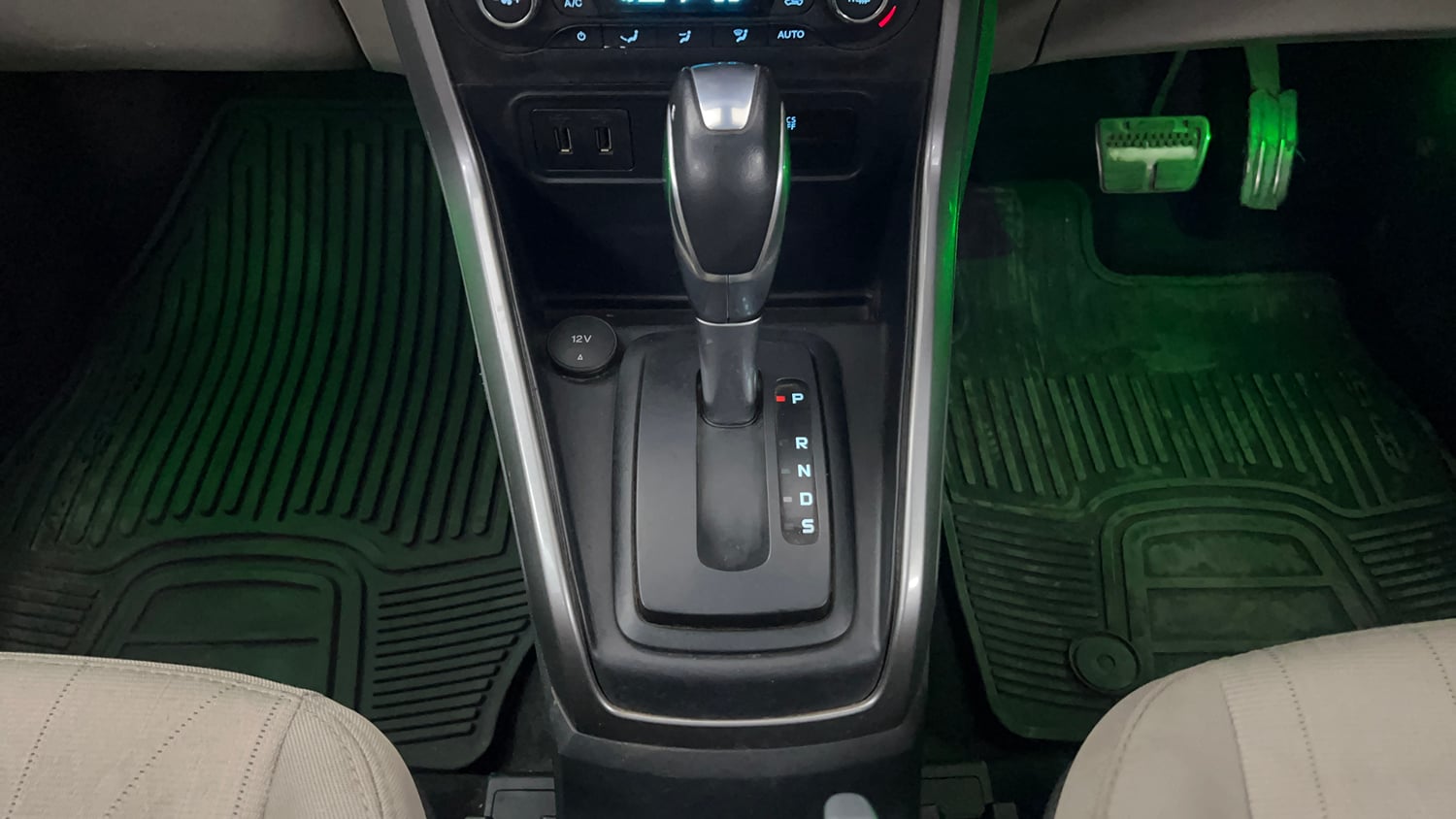 Used 2021 Ford EcoSport Titanium Plus 1.5L Ti-VCT AT Petrol Automatic interior GEAR  KNOB VIEW