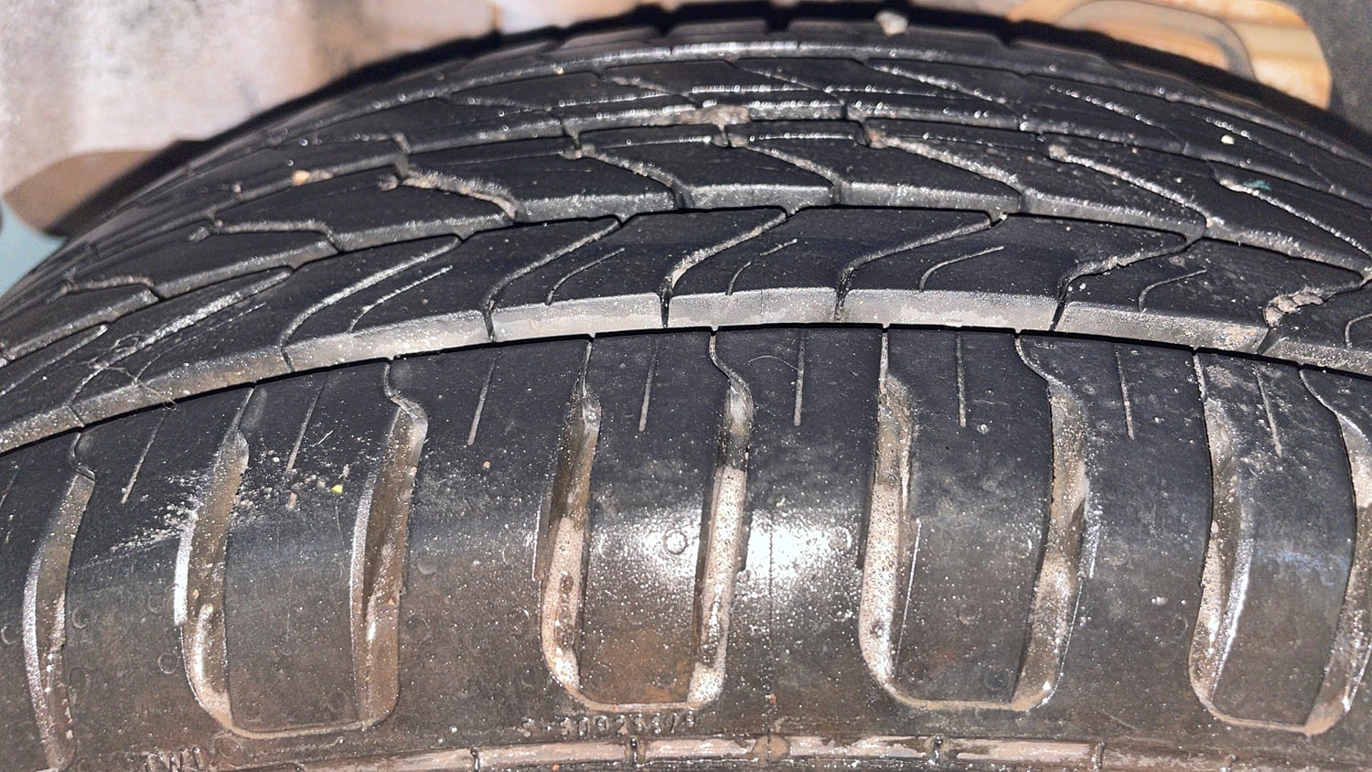 Used 2017 Ford Figo Titanium 1.5 Ti-VCT AT Petrol Automatic tyres RIGHT REAR TYRE TREAD VIEW