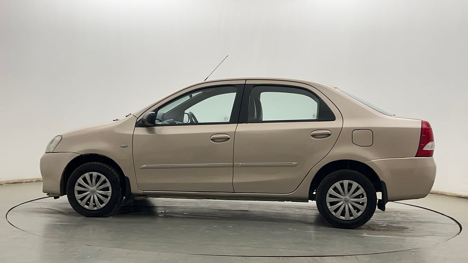 Used 2013 Toyota Etios G Petrol Manual exterior LEFT SIDE VIEW