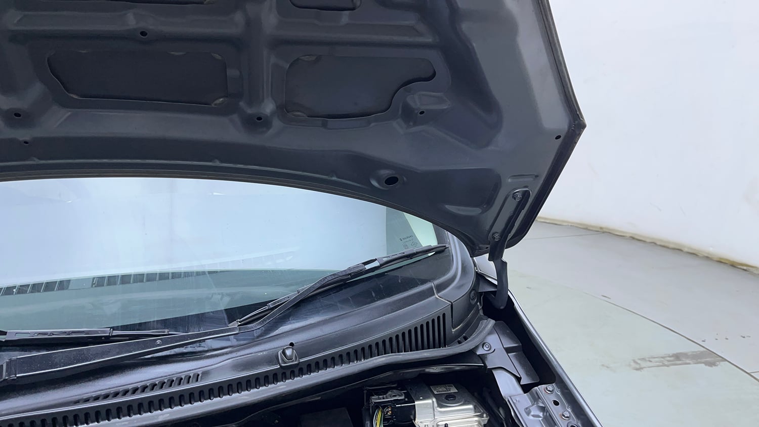 Used 2018 Maruti Suzuki Wagon R 1.0 VXI AMT Petrol Automatic engine ENGINE LEFT SIDE HINGE & APRON VIEW