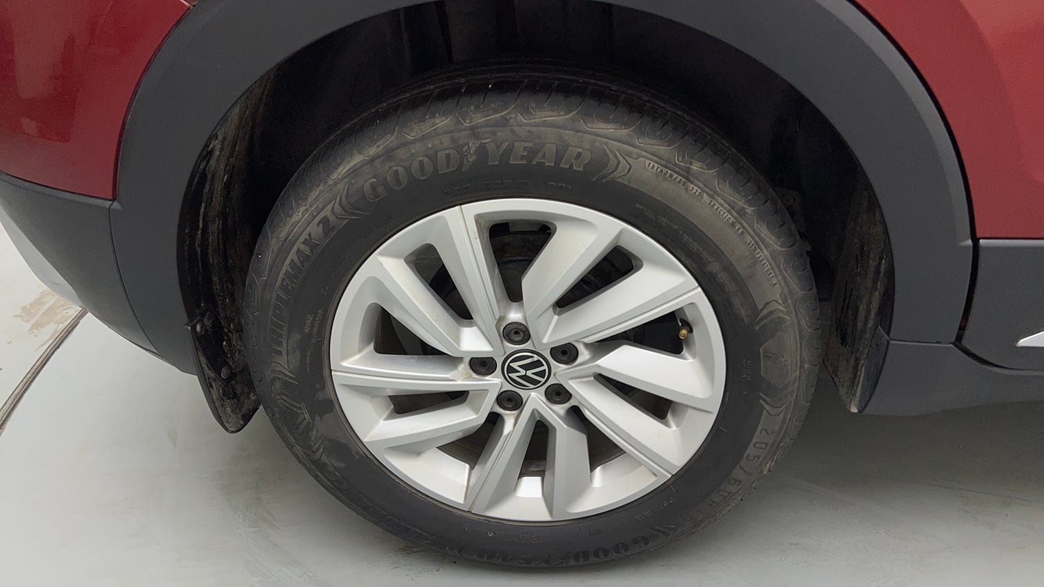 Used 2023 Volkswagen Taigun GT 1.5 TSI MT Petrol Manual tyres RIGHT REAR TYRE RIM VIEW