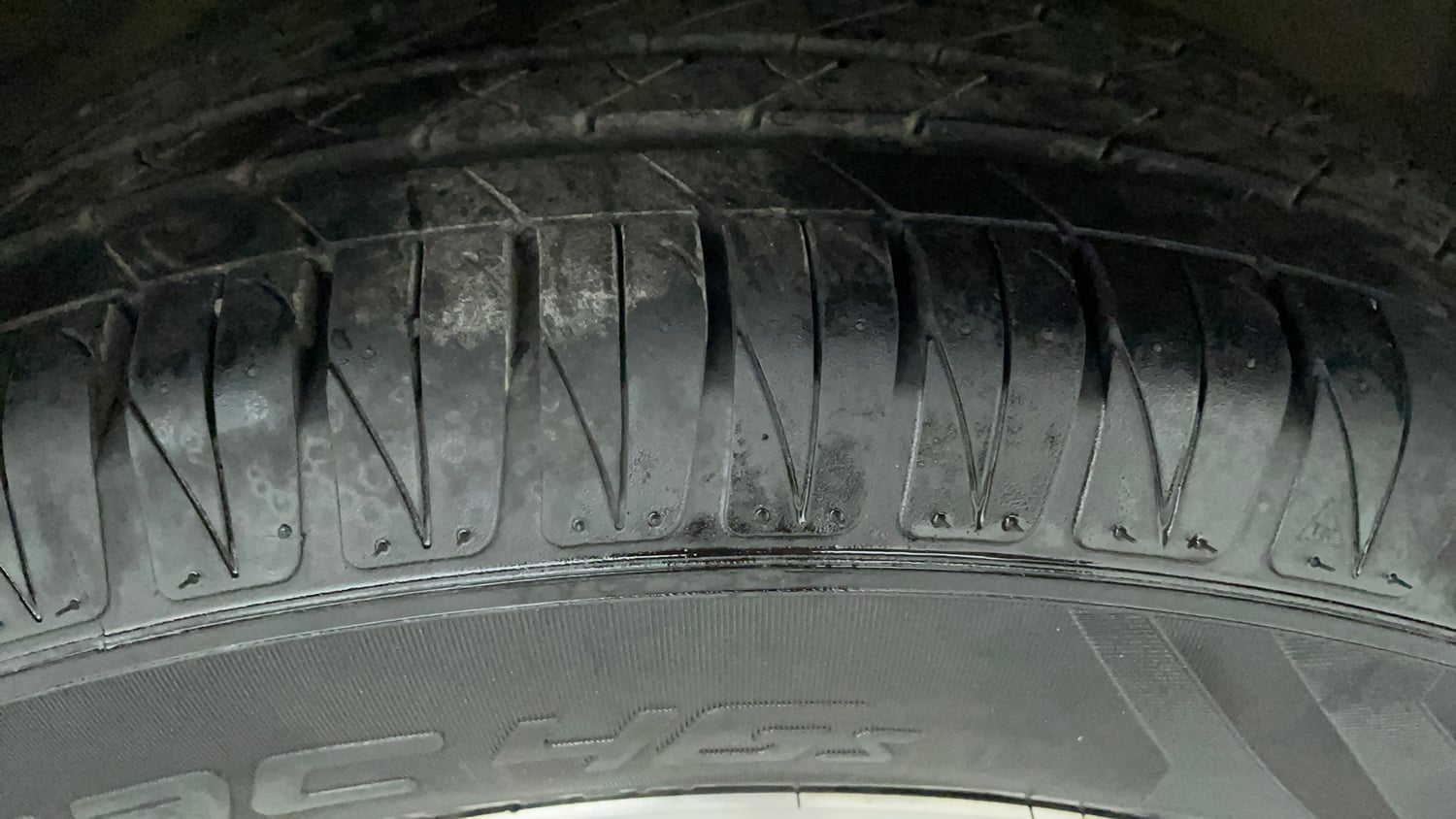 Used 2017 Tata Nexon XZ Plus Diesel Diesel Manual tyres RIGHT FRONT TYRE TREAD VIEW