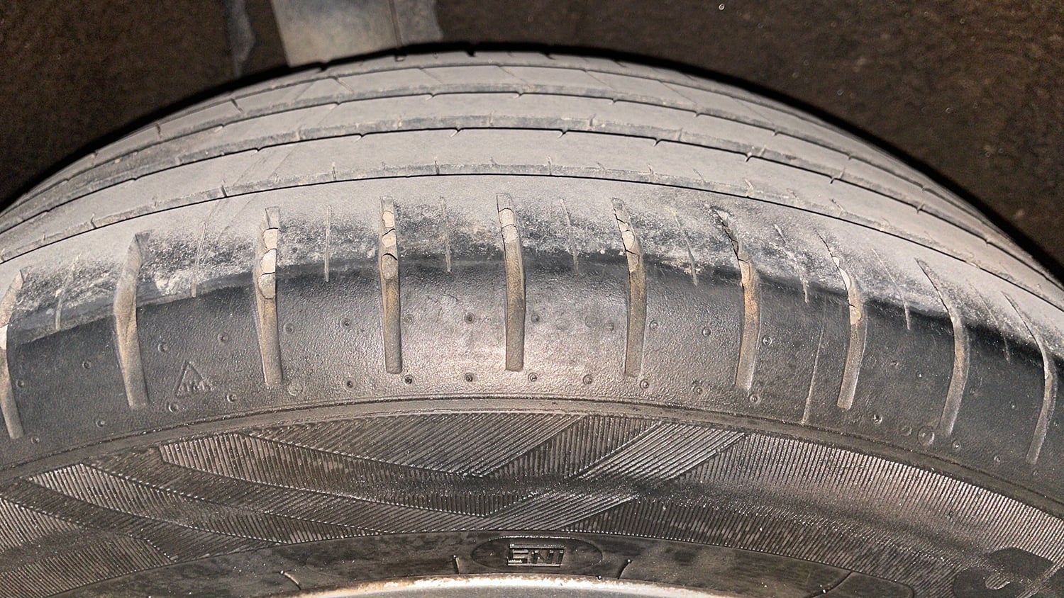 Used 2017 Maruti Suzuki Baleno Zeta 1.2 AT Petrol Automatic tyres RIGHT REAR TYRE TREAD VIEW