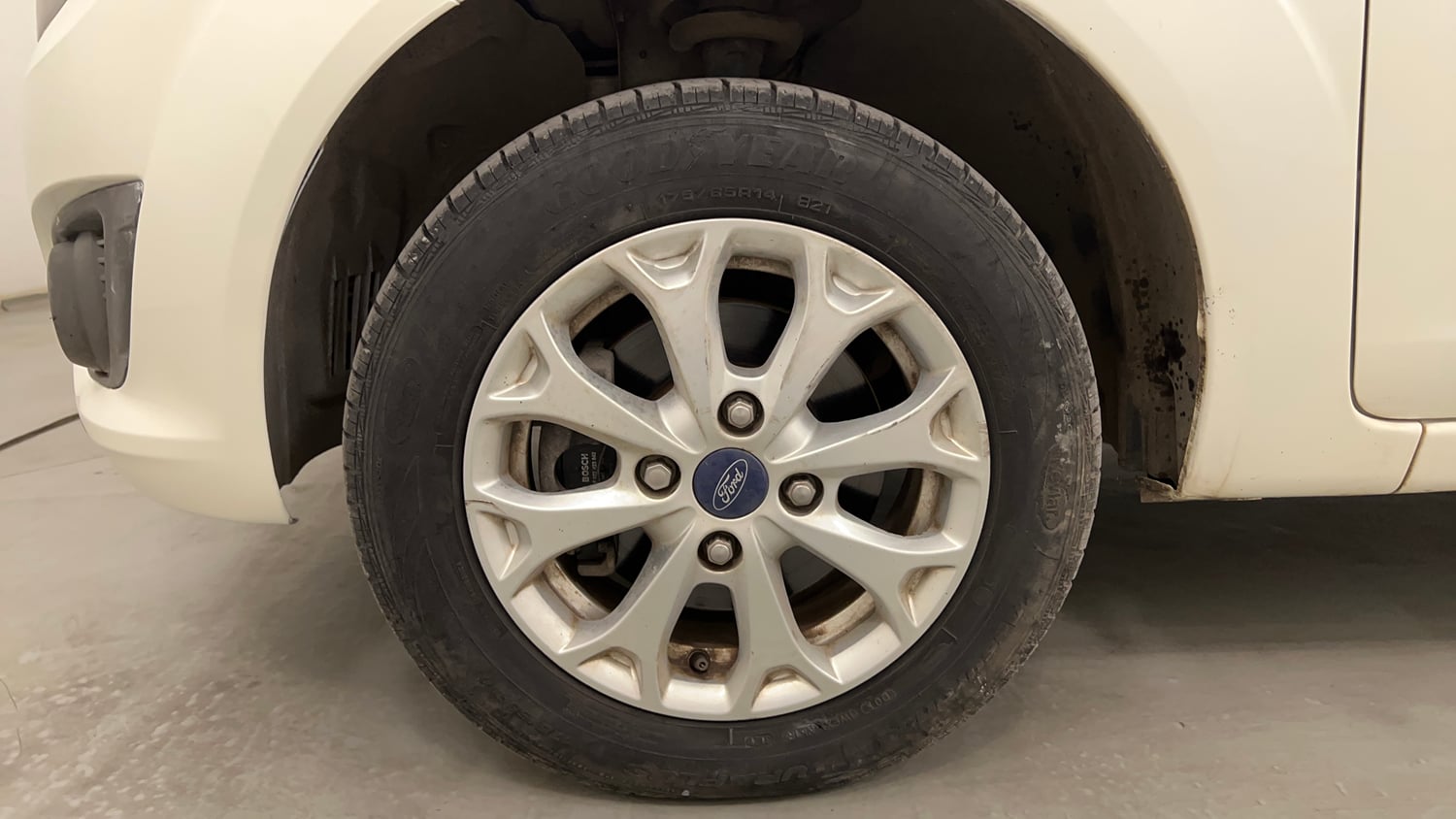 Used 2014 Ford Figo Duratec Petrol Titanium 1.2 Petrol Manual tyres LEFT FRONT TYRE RIM VIEW