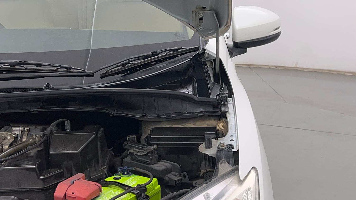 Used 2016 Honda City V Petrol Manual engine ENGINE LEFT SIDE HINGE & APRON VIEW