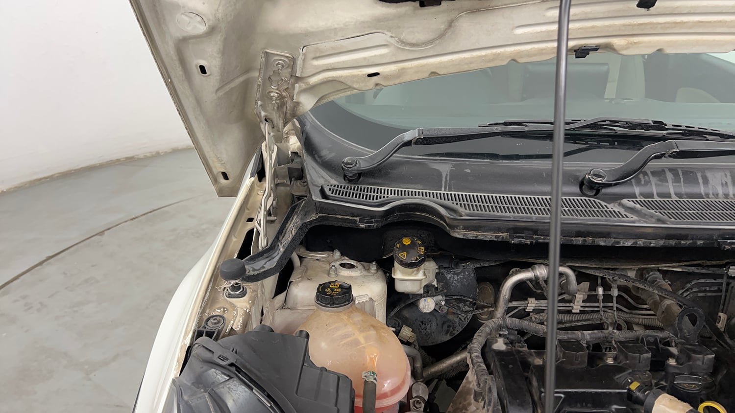 Used 2021 Ford EcoSport Titanium Plus 1.5L Ti-VCT AT Petrol Automatic engine ENGINE RIGHT SIDE HINGE & APRON VIEW