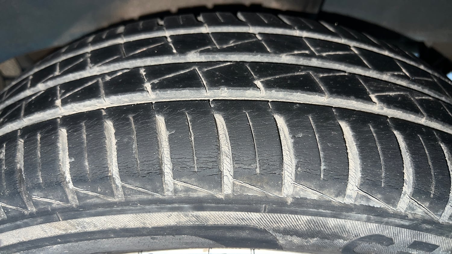 Used 2021 Renault Kwid RXT 1.0 AMT Opt Petrol Automatic tyres LEFT REAR TYRE TREAD VIEW