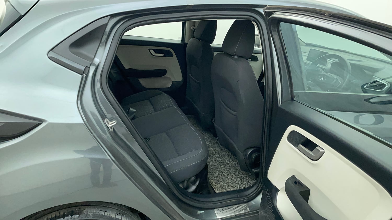 Used 2023 Tata Altroz XZ Plus (S) Petrol Manual interior RIGHT SIDE REAR DOOR CABIN VIEW