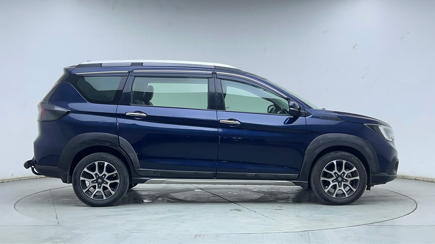 Used 2023 Maruti Suzuki XL6 Alpha AT Petrol Petrol Automatic exterior RIGHT SIDE VIEW