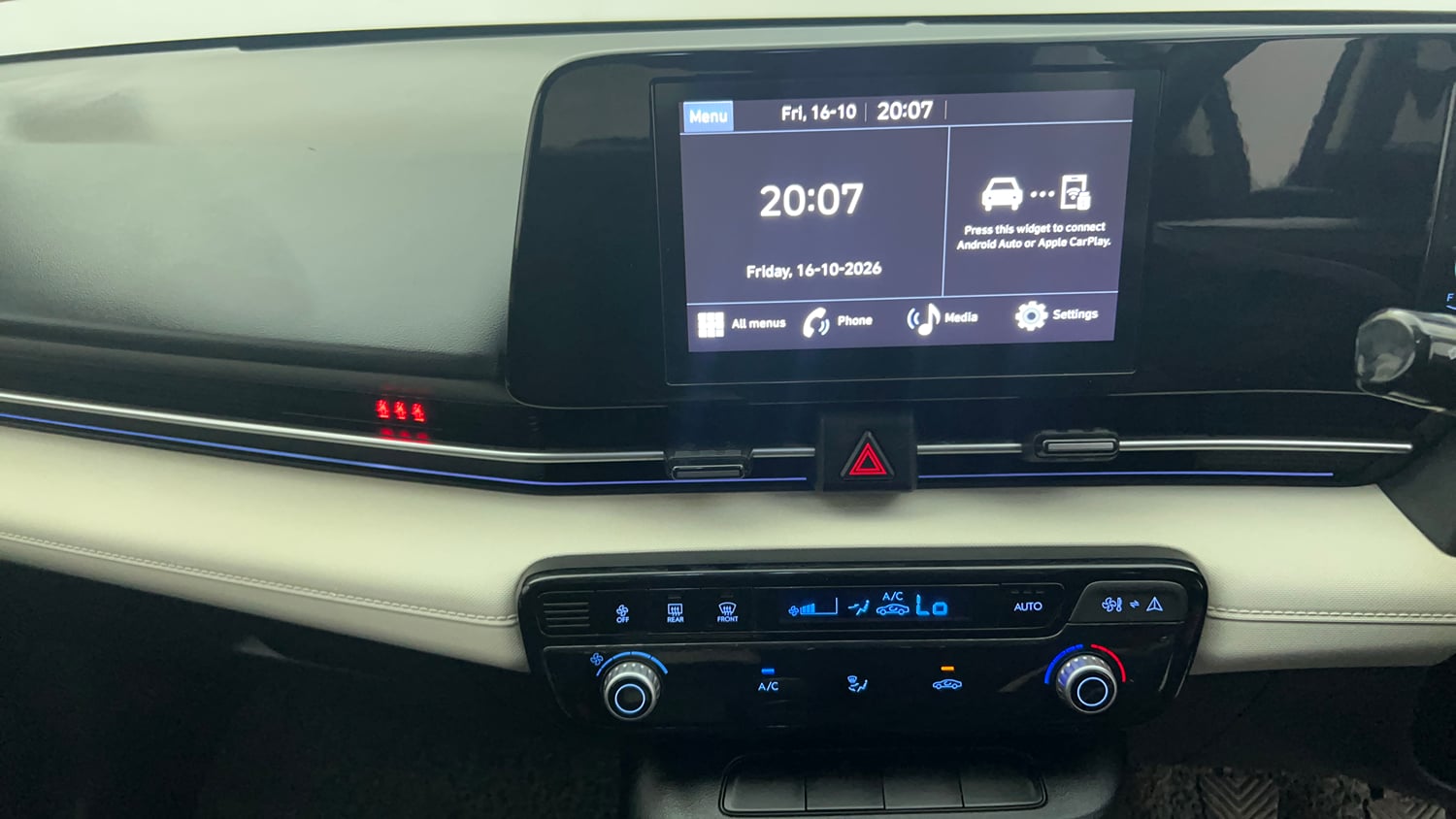 Used 2024 Hyundai Verna SX 1.5 Petrol MT Petrol Manual interior MUSIC SYSTEM & AC CONTROL VIEW