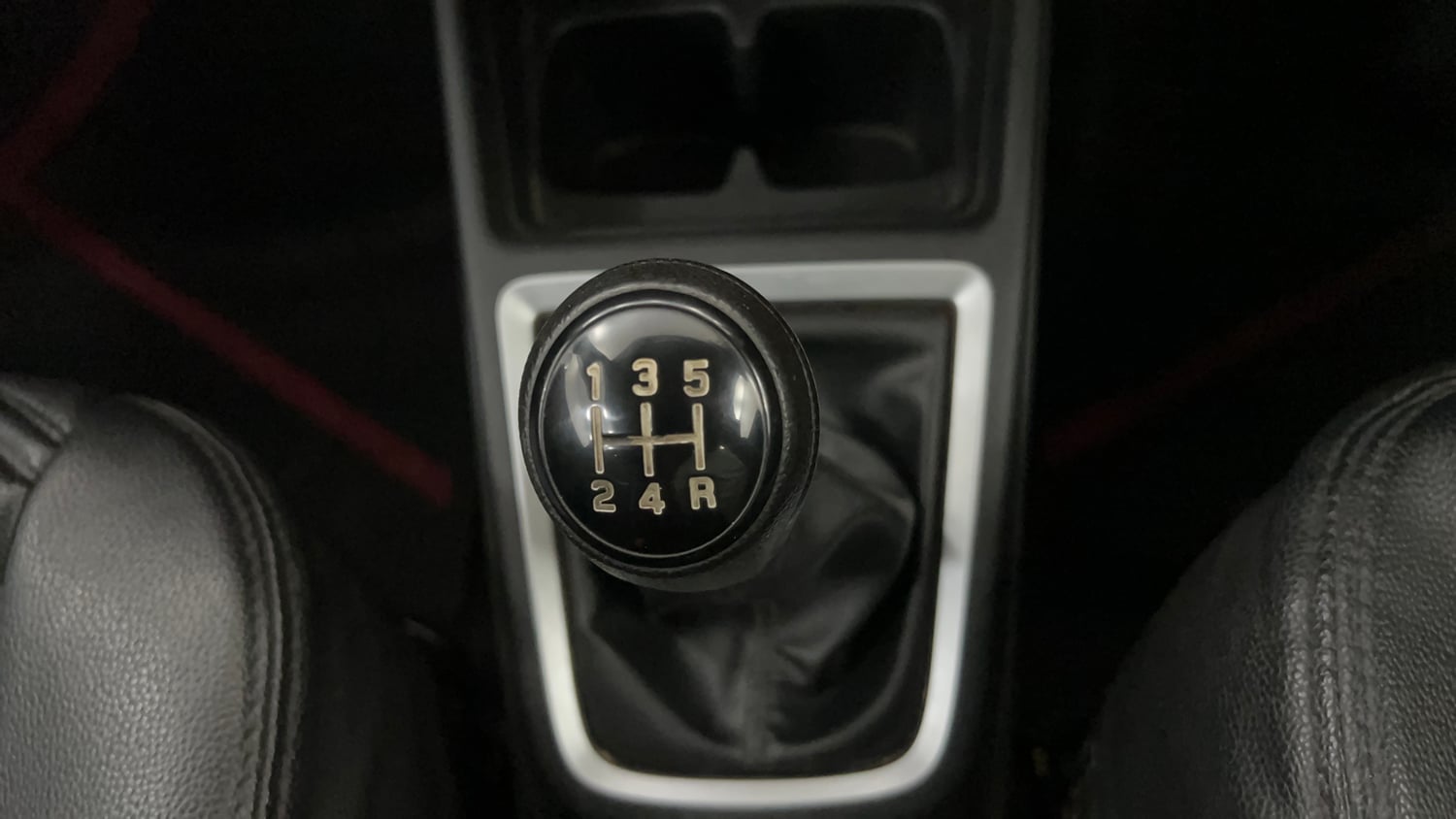 Used 2021 Maruti Suzuki Swift VXi Petrol Manual interior GEAR  KNOB VIEW
