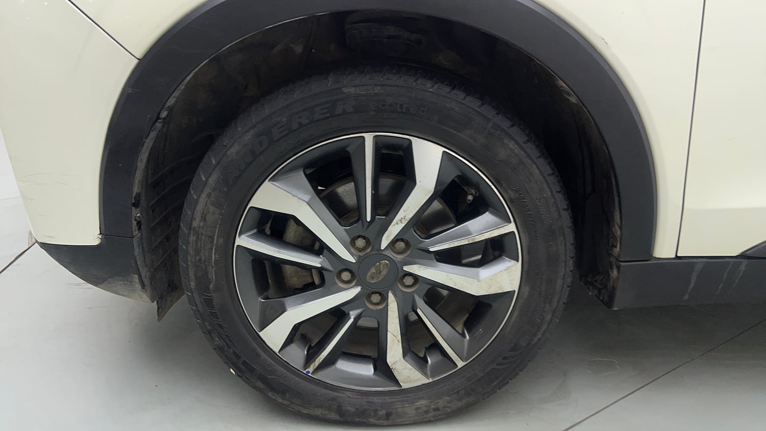 Used 2021 Mahindra XUV 300 1.5 W8 (O) Diesel Manual tyres LEFT FRONT TYRE RIM VIEW