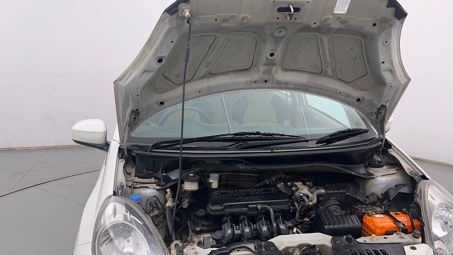 Used 2013 Honda Amaze 1.2 EX i-VTEC Petrol Manual engine ENGINE RIGHT SIDE HINGE & APRON VIEW