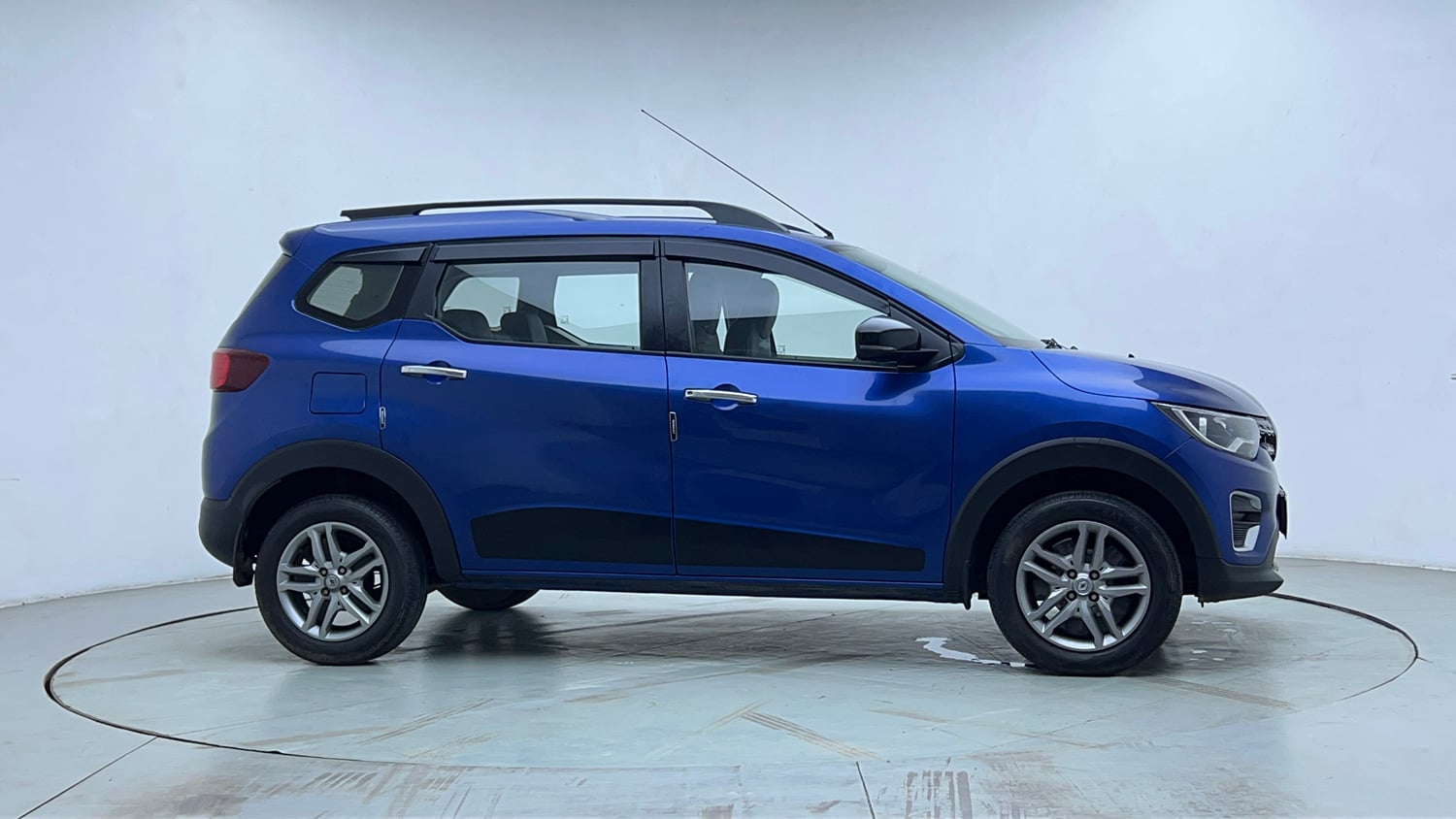 Used 2023 Renault Triber RXZ EASY-R AMT Petrol Automatic exterior RIGHT SIDE VIEW