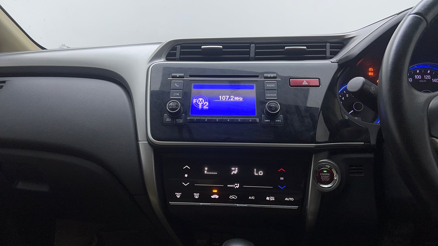 Used 2014 Honda City VX CVT Petrol Automatic interior MUSIC SYSTEM & AC CONTROL VIEW